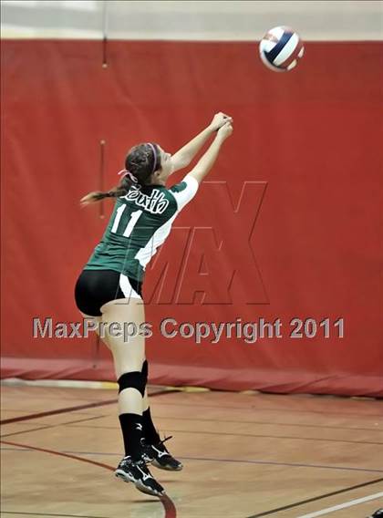 Thumbnail 3 in South vs. Los Alamitos (Molten Classic) photogallery.