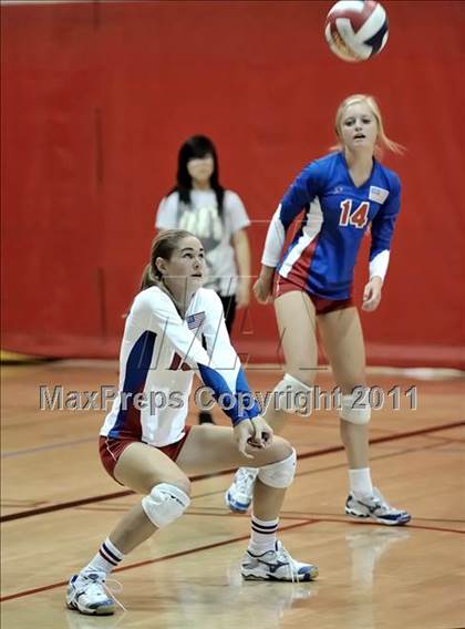 Thumbnail 3 in South vs. Los Alamitos (Molten Classic) photogallery.