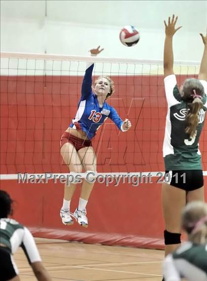 Thumbnail 3 in South vs. Los Alamitos (Molten Classic) photogallery.