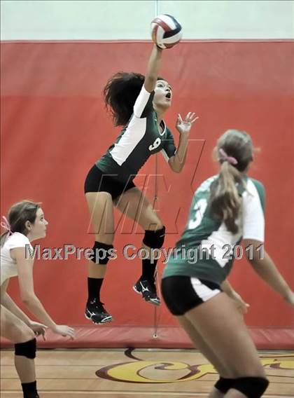 Thumbnail 2 in South vs. Los Alamitos (Molten Classic) photogallery.