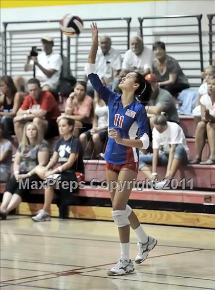 Thumbnail 2 in South vs. Los Alamitos (Molten Classic) photogallery.