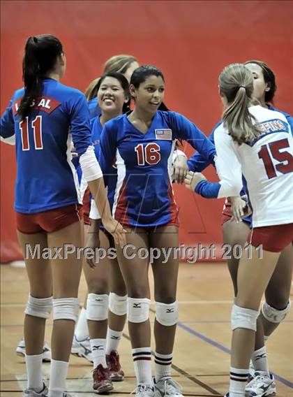 Thumbnail 2 in South vs. Los Alamitos (Molten Classic) photogallery.