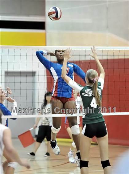 Thumbnail 3 in South vs. Los Alamitos (Molten Classic) photogallery.
