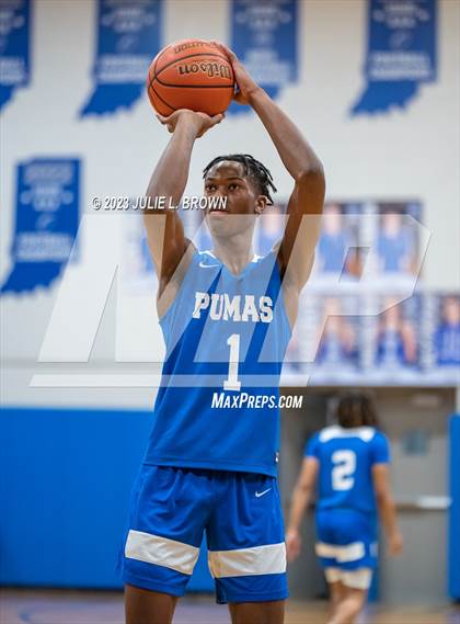 Thumbnail 2 in Indianapolis Metropolitan @ Indianapolis Bishop Chatard photogallery.