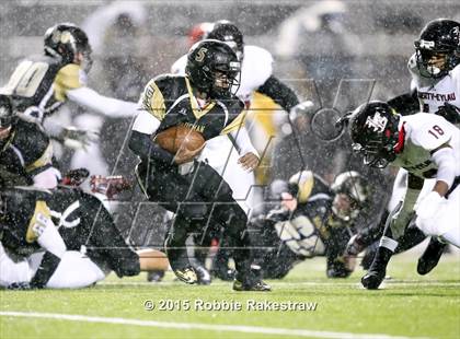 Thumbnail 2 in Liberty-Eylau vs. Kaufman (UIL 4A Regional Playoff) photogallery.