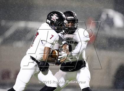 Thumbnail 3 in Liberty-Eylau vs. Kaufman (UIL 4A Regional Playoff) photogallery.