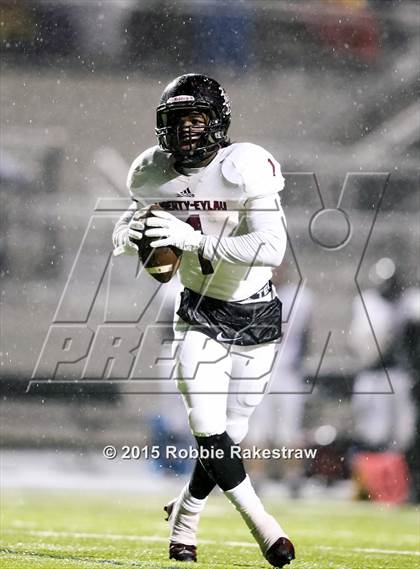 Thumbnail 3 in Liberty-Eylau vs. Kaufman (UIL 4A Regional Playoff) photogallery.