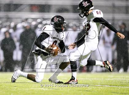 Thumbnail 1 in Liberty-Eylau vs. Kaufman (UIL 4A Regional Playoff) photogallery.