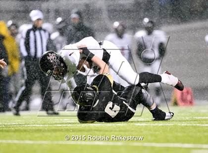 Thumbnail 3 in Liberty-Eylau vs. Kaufman (UIL 4A Regional Playoff) photogallery.
