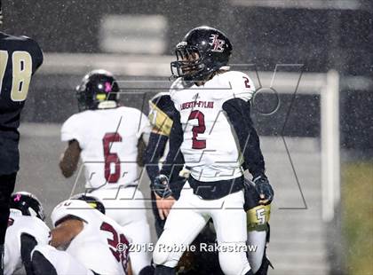 Thumbnail 2 in Liberty-Eylau vs. Kaufman (UIL 4A Regional Playoff) photogallery.