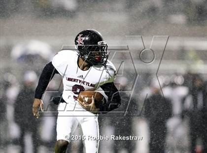 Thumbnail 2 in Liberty-Eylau vs. Kaufman (UIL 4A Regional Playoff) photogallery.