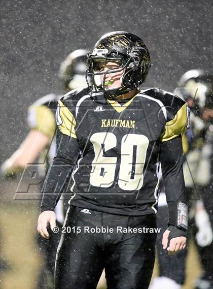 Thumbnail 3 in Liberty-Eylau vs. Kaufman (UIL 4A Regional Playoff) photogallery.