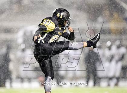 Thumbnail 2 in Liberty-Eylau vs. Kaufman (UIL 4A Regional Playoff) photogallery.