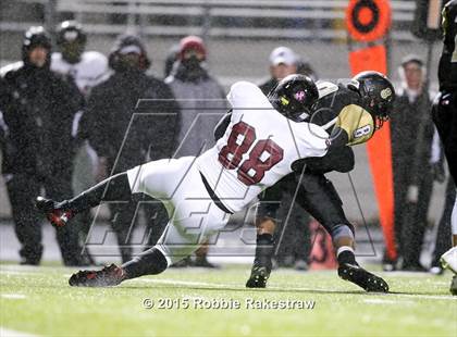 Thumbnail 2 in Liberty-Eylau vs. Kaufman (UIL 4A Regional Playoff) photogallery.