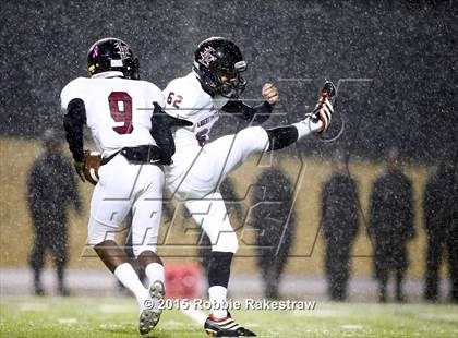 Thumbnail 1 in Liberty-Eylau vs. Kaufman (UIL 4A Regional Playoff) photogallery.