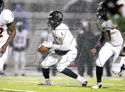 Thumbnail 3 in Liberty-Eylau vs. Kaufman (UIL 4A Regional Playoff) photogallery.