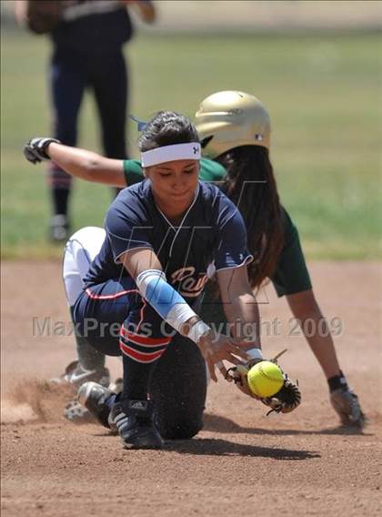 Thumbnail 3 in St. Paul vs. Poly (Savanna Tournament) photogallery.