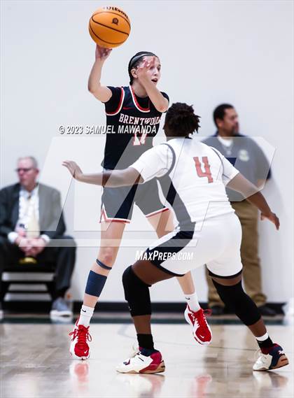 Thumbnail 3 in Brentwood School vs Leuzinger (CIF SS Division 2A Championship) photogallery.