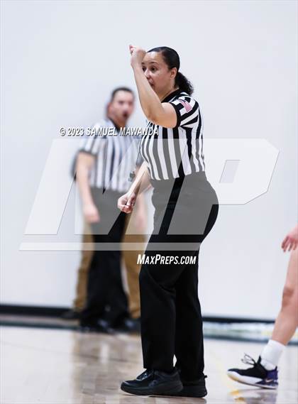 Thumbnail 3 in Brentwood School vs Leuzinger (CIF SS Division 2A Championship) photogallery.