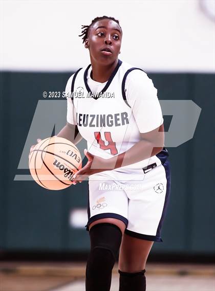 Thumbnail 3 in Brentwood School vs Leuzinger (CIF SS Division 2A Championship) photogallery.