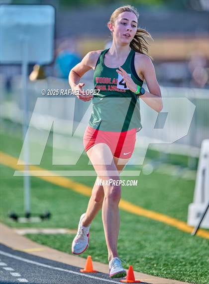 Thumbnail 3 in UIL 6A Track & Field Area 13&14 (1600M) photogallery.
