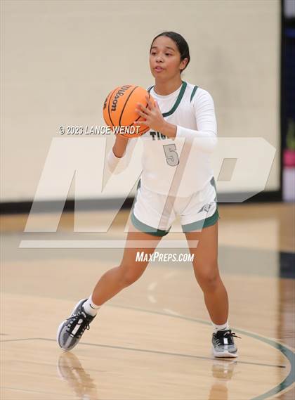 Thumbnail 3 in Longmont vs. Summit photogallery.