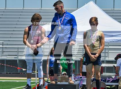 Thumbnail 2 in UIL 3A Regional Track & Field Meet photogallery.