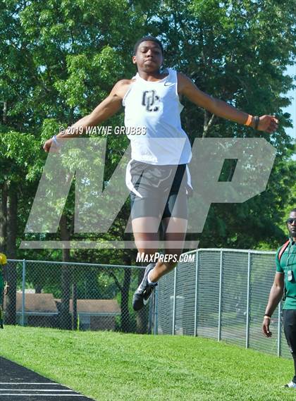 Thumbnail 2 in UIL 3A Regional Track & Field Meet photogallery.