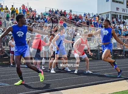 Thumbnail 2 in UIL 3A Regional Track & Field Meet photogallery.