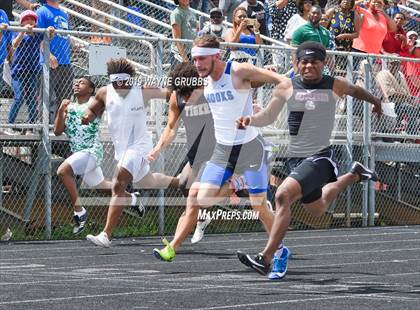 Thumbnail 2 in UIL 3A Regional Track & Field Meet photogallery.