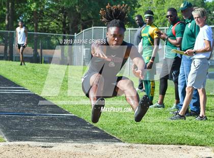 Thumbnail 3 in UIL 3A Regional Track & Field Meet photogallery.