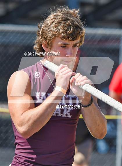 Thumbnail 2 in UIL 3A Regional Track & Field Meet photogallery.