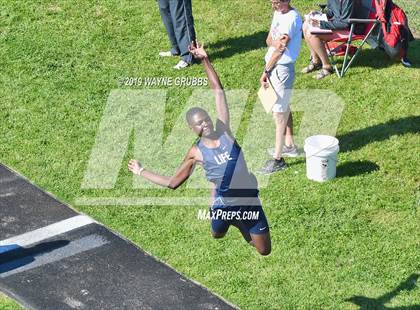 Thumbnail 3 in UIL 3A Regional Track & Field Meet photogallery.