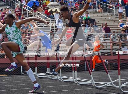 Thumbnail 1 in UIL 3A Regional Track & Field Meet photogallery.