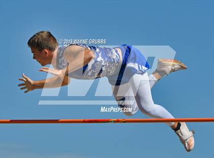 Thumbnail 3 in UIL 3A Regional Track & Field Meet photogallery.