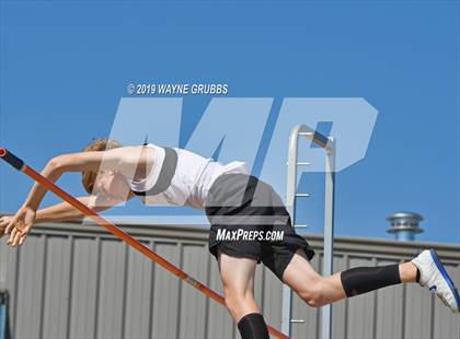 Thumbnail 1 in UIL 3A Regional Track & Field Meet photogallery.
