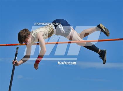 Thumbnail 2 in UIL 3A Regional Track & Field Meet photogallery.