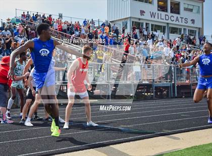 Thumbnail 1 in UIL 3A Regional Track & Field Meet photogallery.