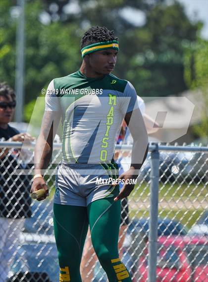 Thumbnail 2 in UIL 3A Regional Track & Field Meet photogallery.