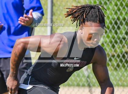 Thumbnail 1 in UIL 3A Regional Track & Field Meet photogallery.