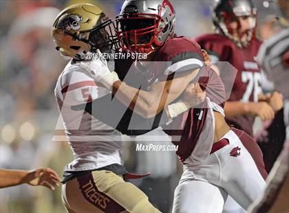 Thumbnail 3 in Terrebonne vs. Destrehan (LHSAA 5A Quarterfinal) photogallery.