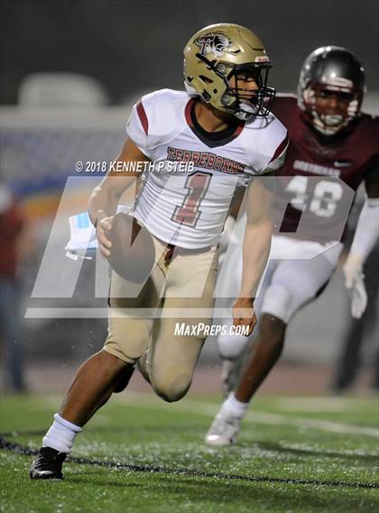 Thumbnail 3 in Terrebonne vs. Destrehan (LHSAA 5A Quarterfinal) photogallery.