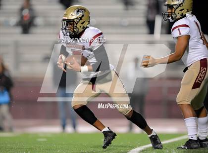 Thumbnail 2 in Terrebonne vs. Destrehan (LHSAA 5A Quarterfinal) photogallery.