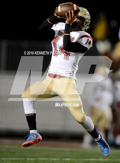 Thumbnail 3 in Terrebonne vs. Destrehan (LHSAA 5A Quarterfinal) photogallery.