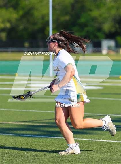 Thumbnail 2 in Massapequa vs. Ward Melville - Long Island Class A Championship photogallery.