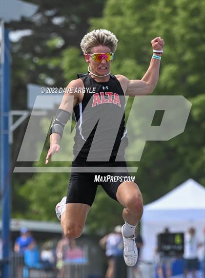 Thumbnail 2 in UHSAA Championships Day 1 photogallery.