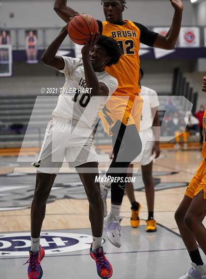 Thumbnail 2 in Brush vs Cathedral (Sneakers for Santa Shootout) photogallery.