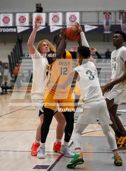 Thumbnail 3 in Brush vs Cathedral (Sneakers for Santa Shootout) photogallery.