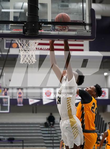 Thumbnail 3 in Brush vs Cathedral (Sneakers for Santa Shootout) photogallery.
