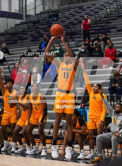 Thumbnail 1 in Brush vs Cathedral (Sneakers for Santa Shootout) photogallery.